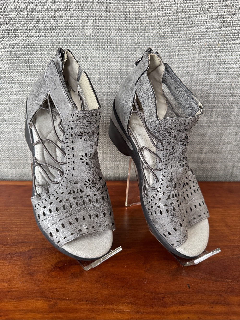 JBU by Jambu Nelly Encore Gray Laser-Cut Peep-Toe Heel Sandals Size 6M